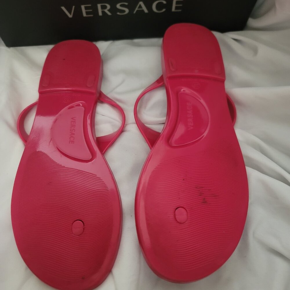 Versace - Picture 2 of 5
